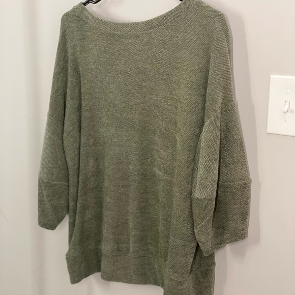 Cherish Forest Green Off-The Shoulder Sweater S NWOT - Picture 3 of 4